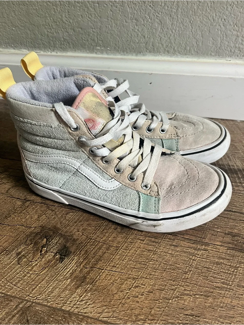 Vans SK8-Hi skateboard shoes in‎ a pastel colorblock  girls size 2.5